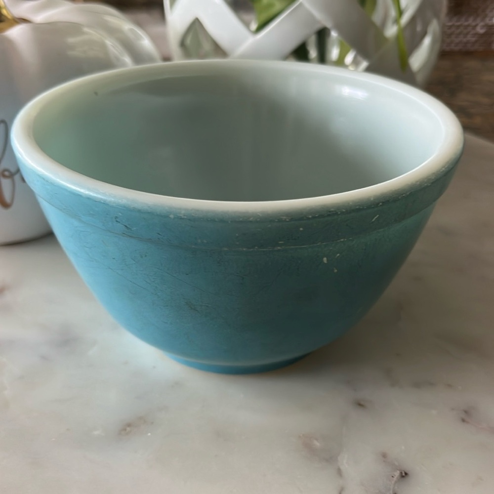 Pyrex Robin’s Egg Turquoise Blue Mixing Bowl Pint Mid Century Modern USA